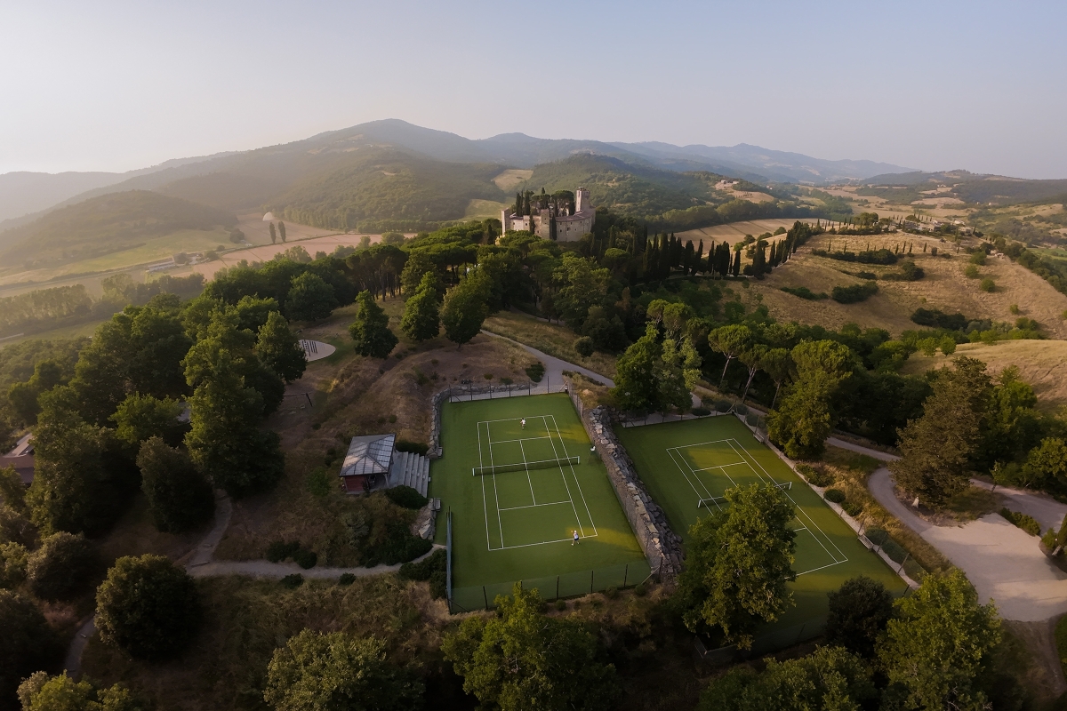 01 parallax text big tennis desktop