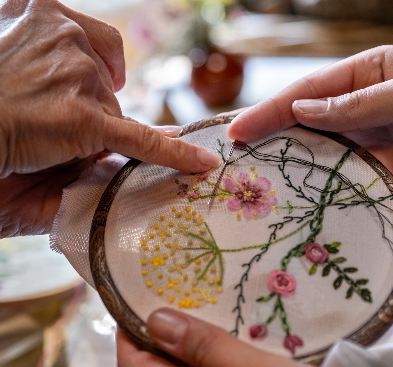 01 image HHH text big double media desktop