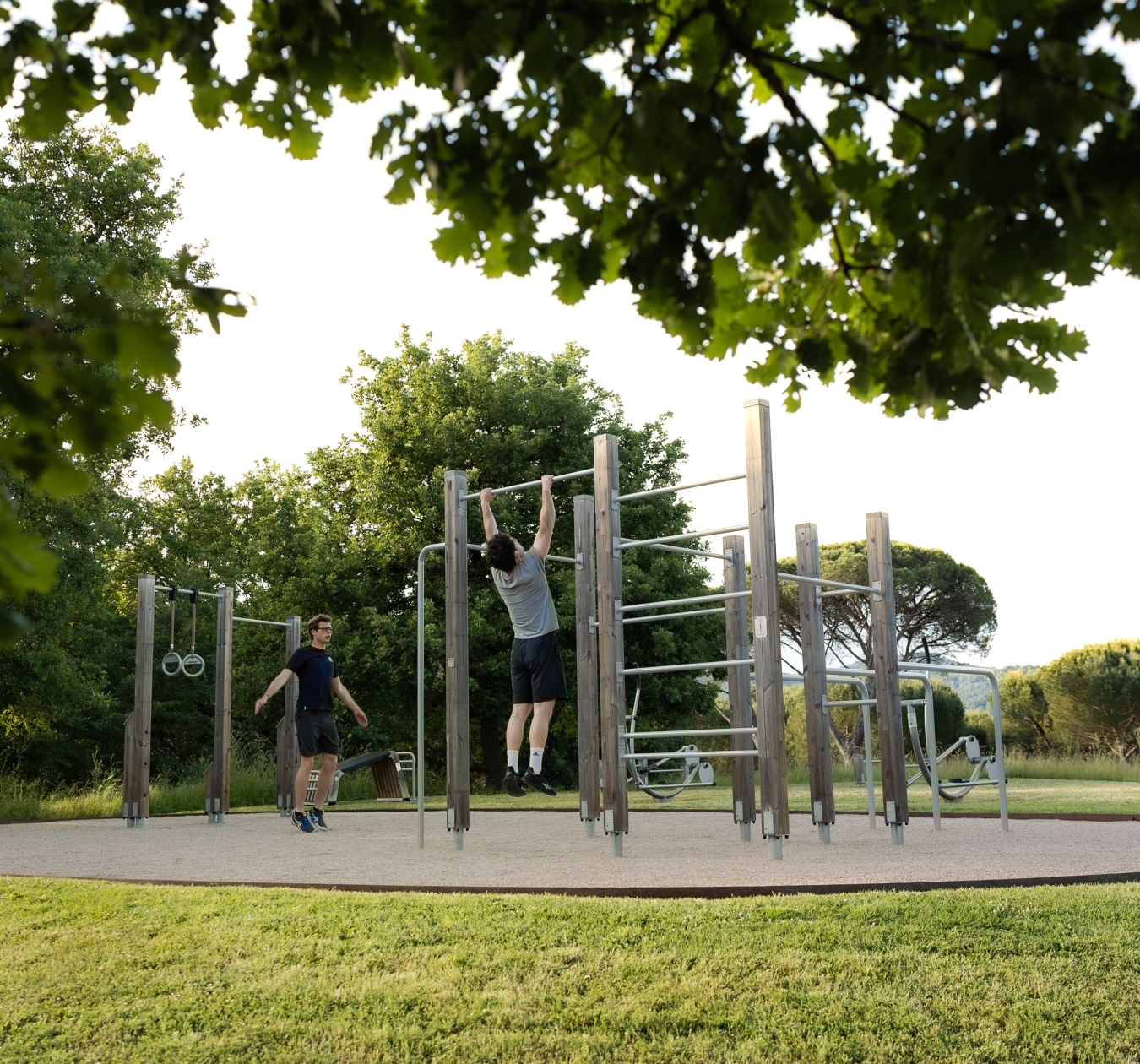 03 image text big double media gym desktop