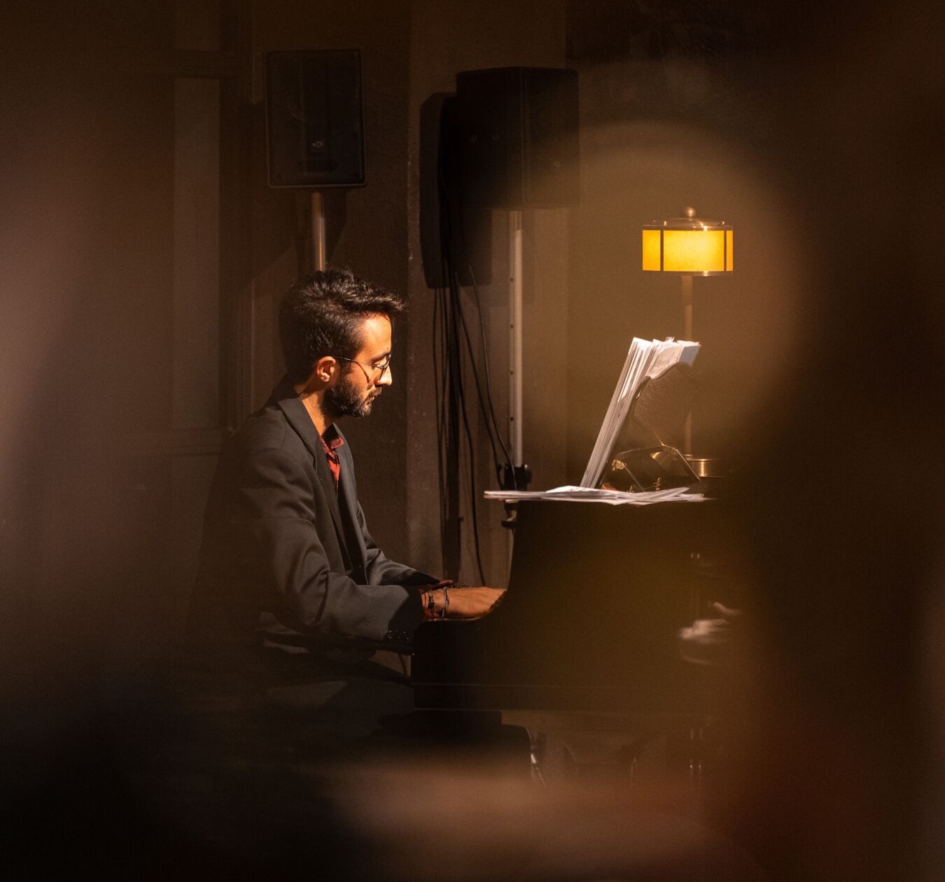 02 image text big music desktop