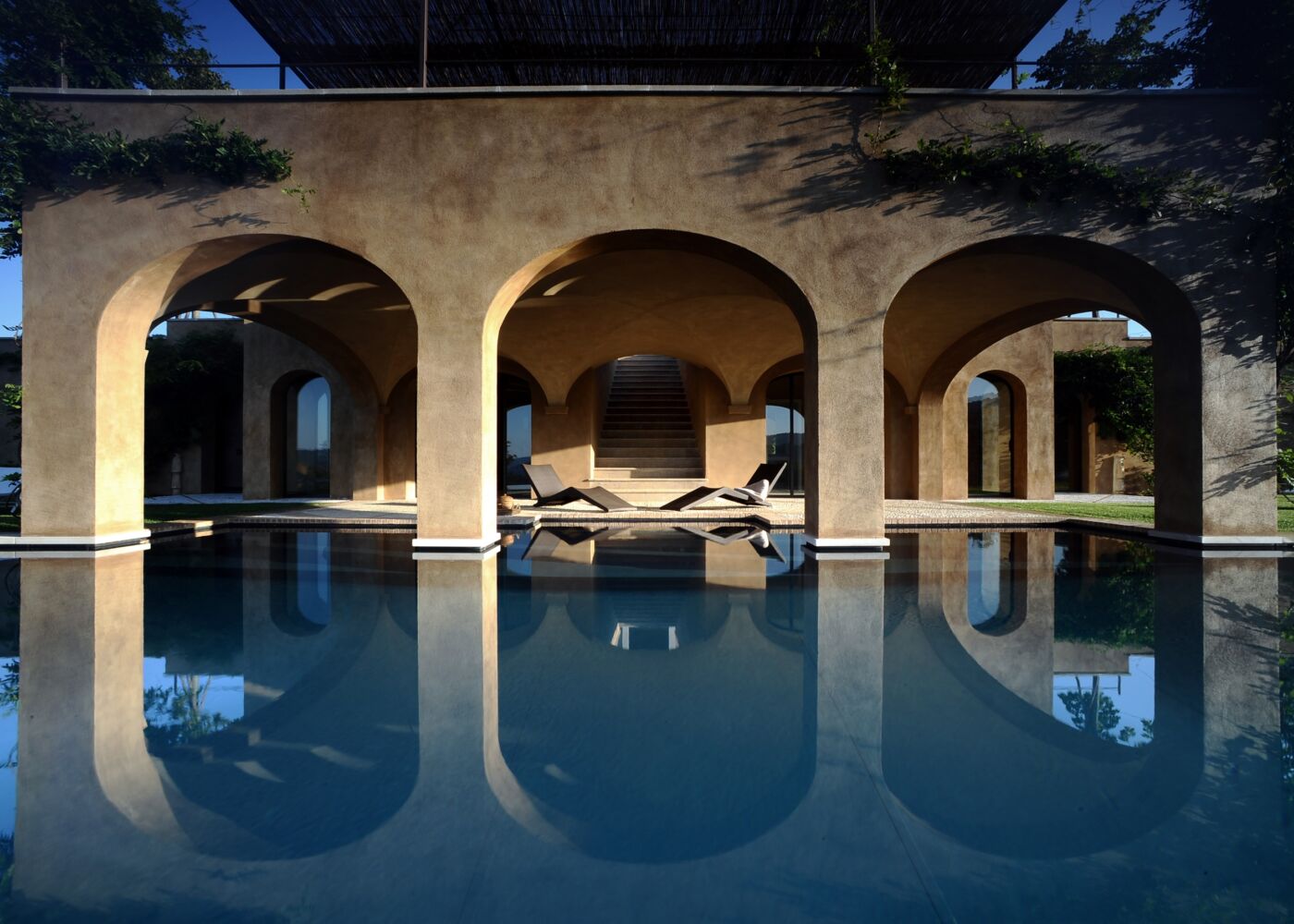 03 parallax media big arch desktop