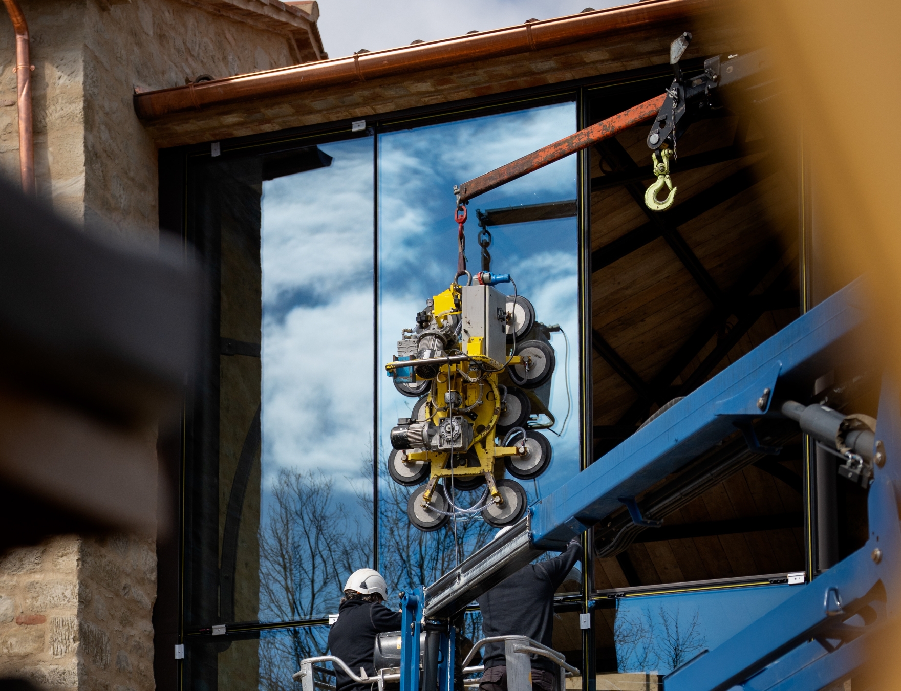 02 contemporary features desktop