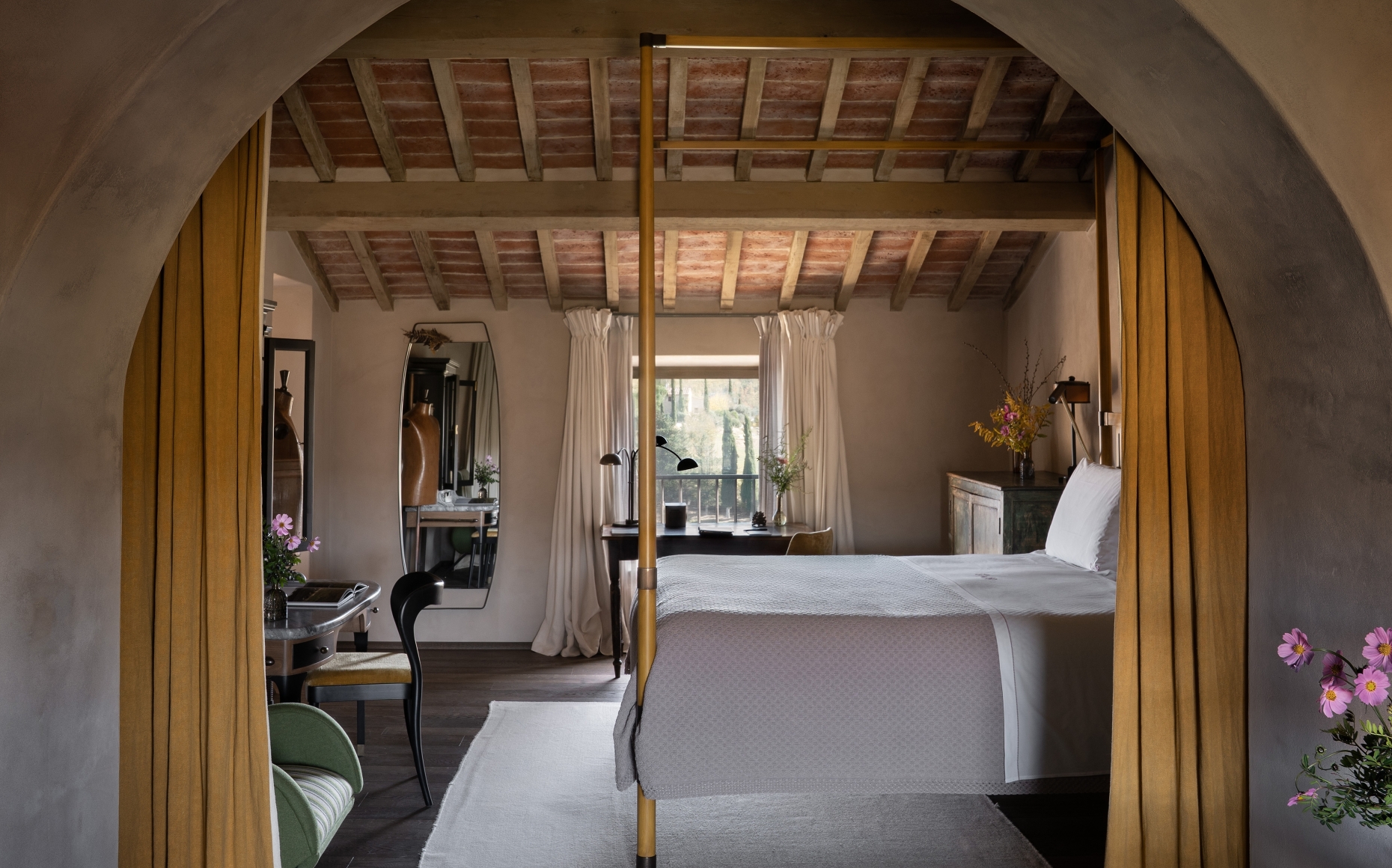 01 image text overlay 1 suite michele desktop