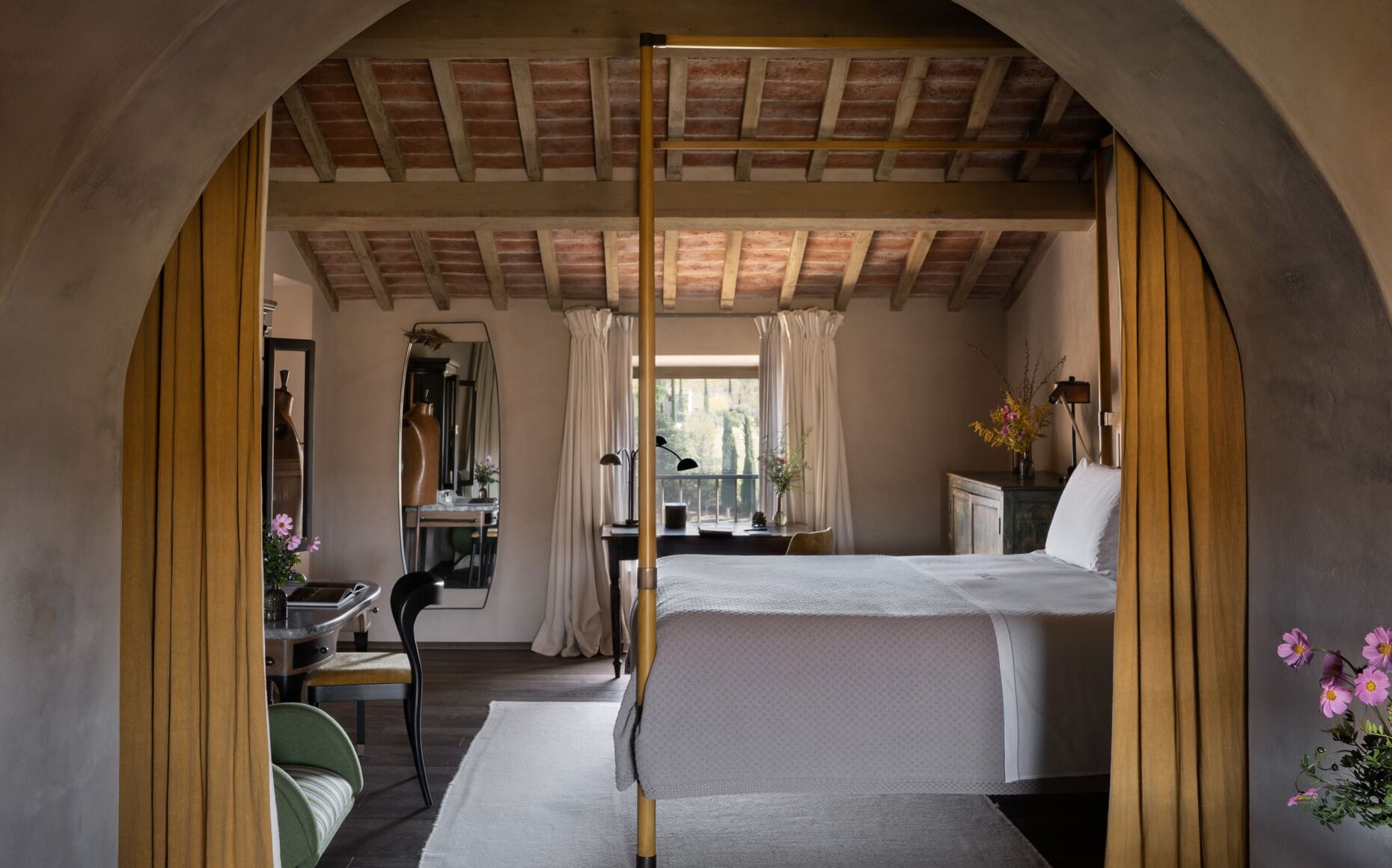 01 image text overlay 1 suite michele desktop