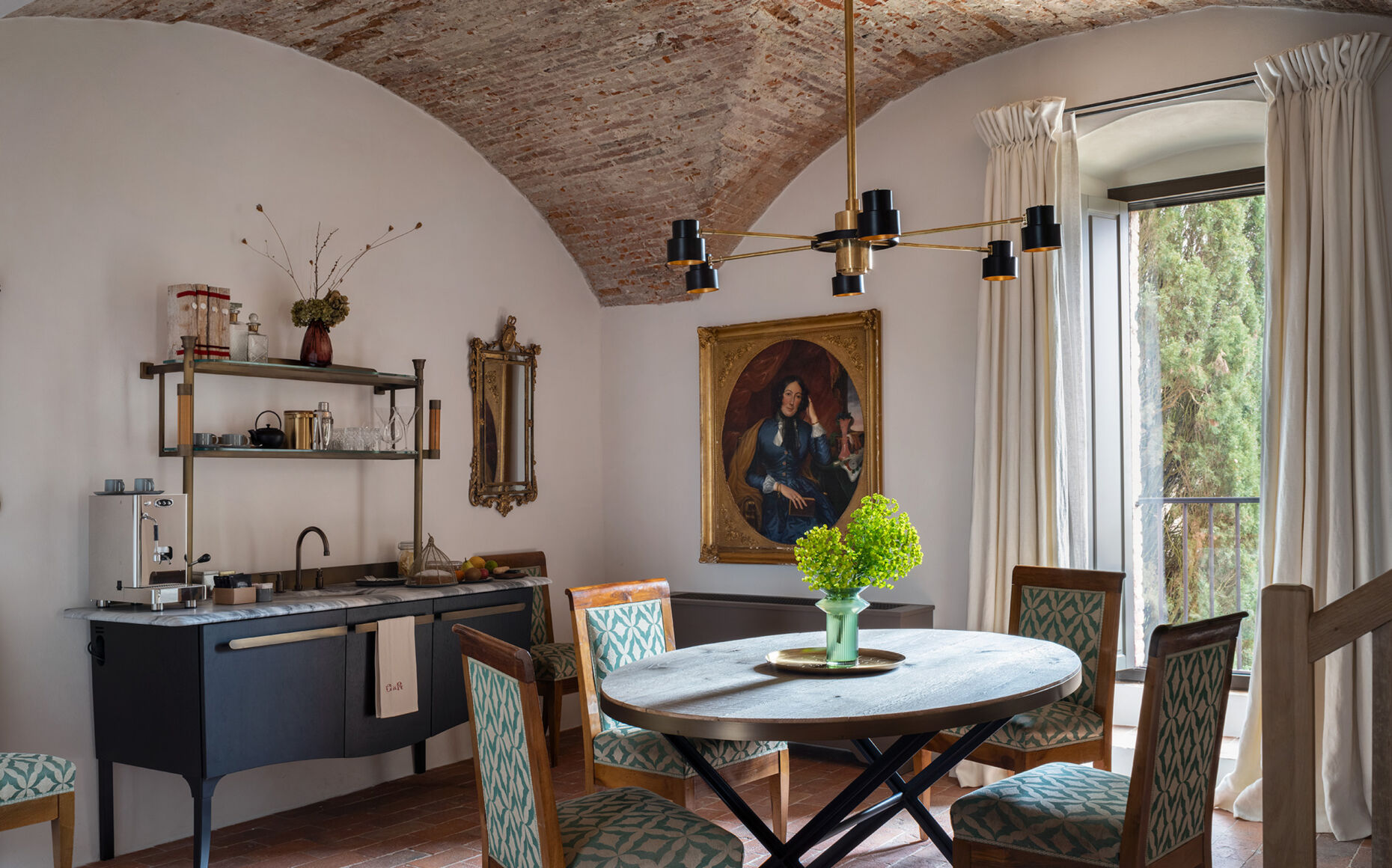 01 image text overlay 1 tower suite desktop