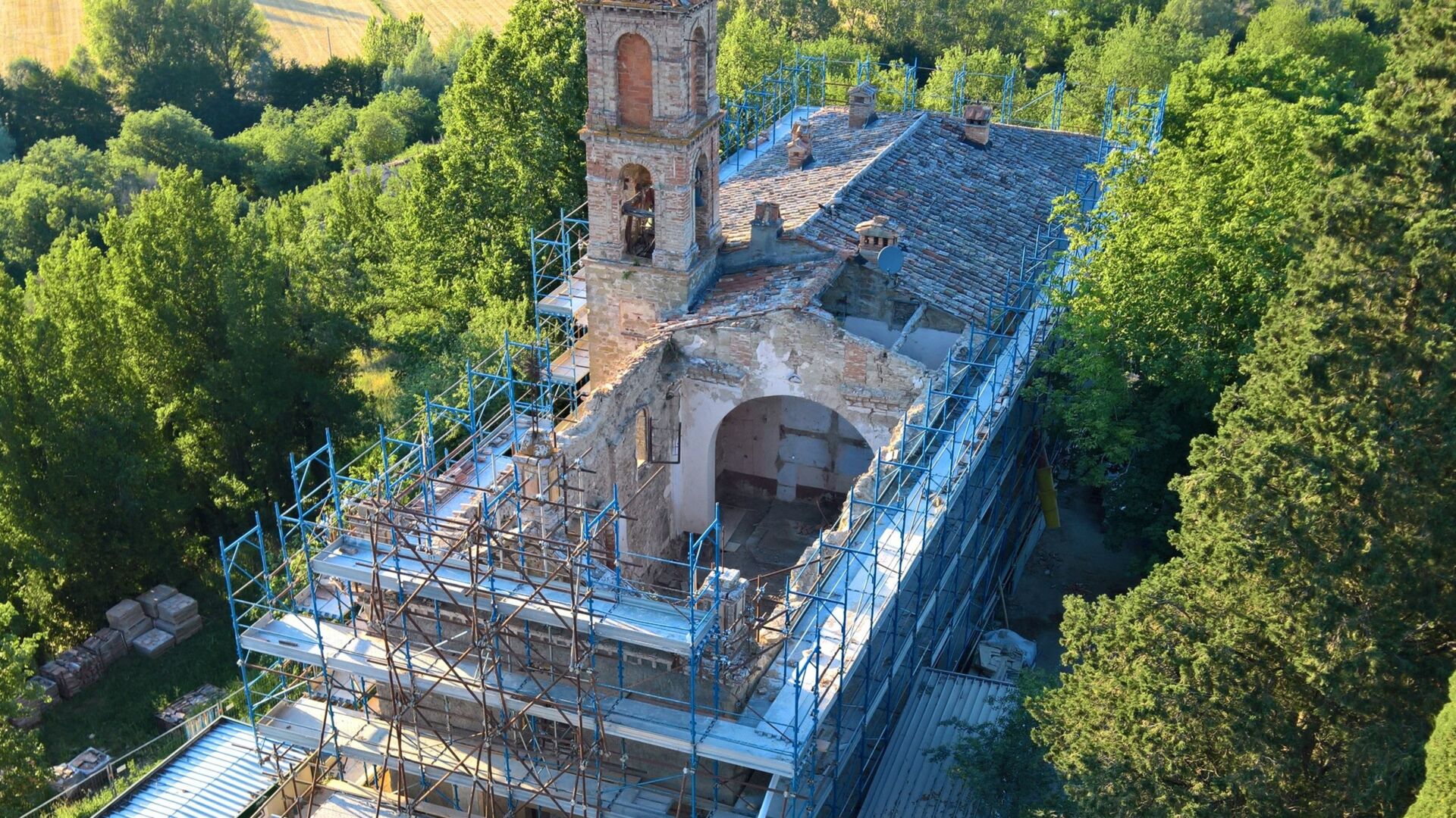 01 cover video arch desktop