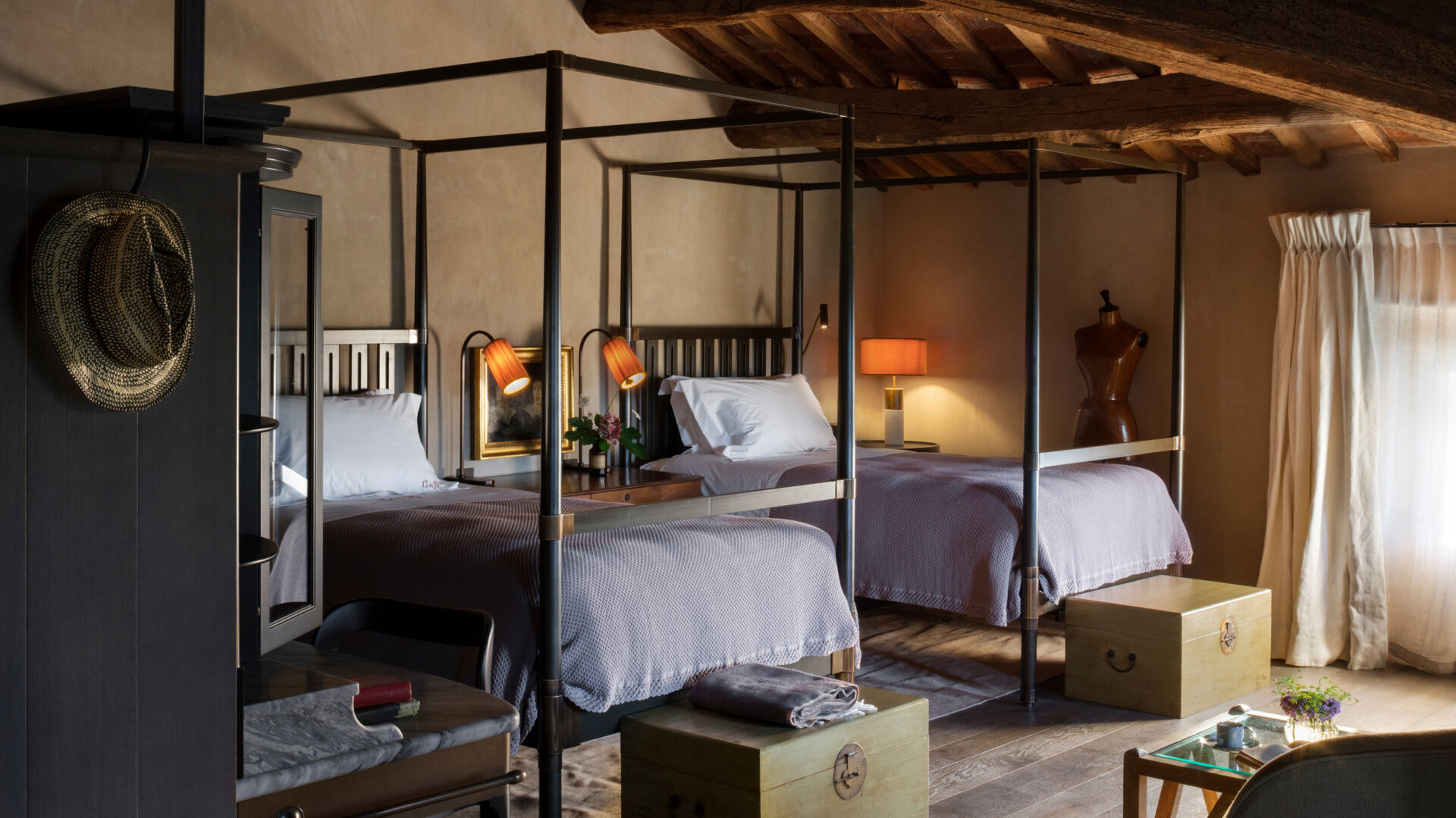 04 image full transform suite castello twin desktop