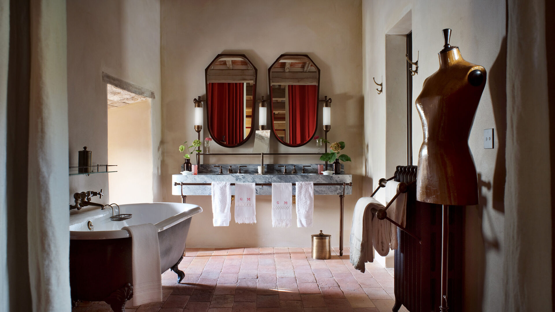 04 image full transform suites castello desktop