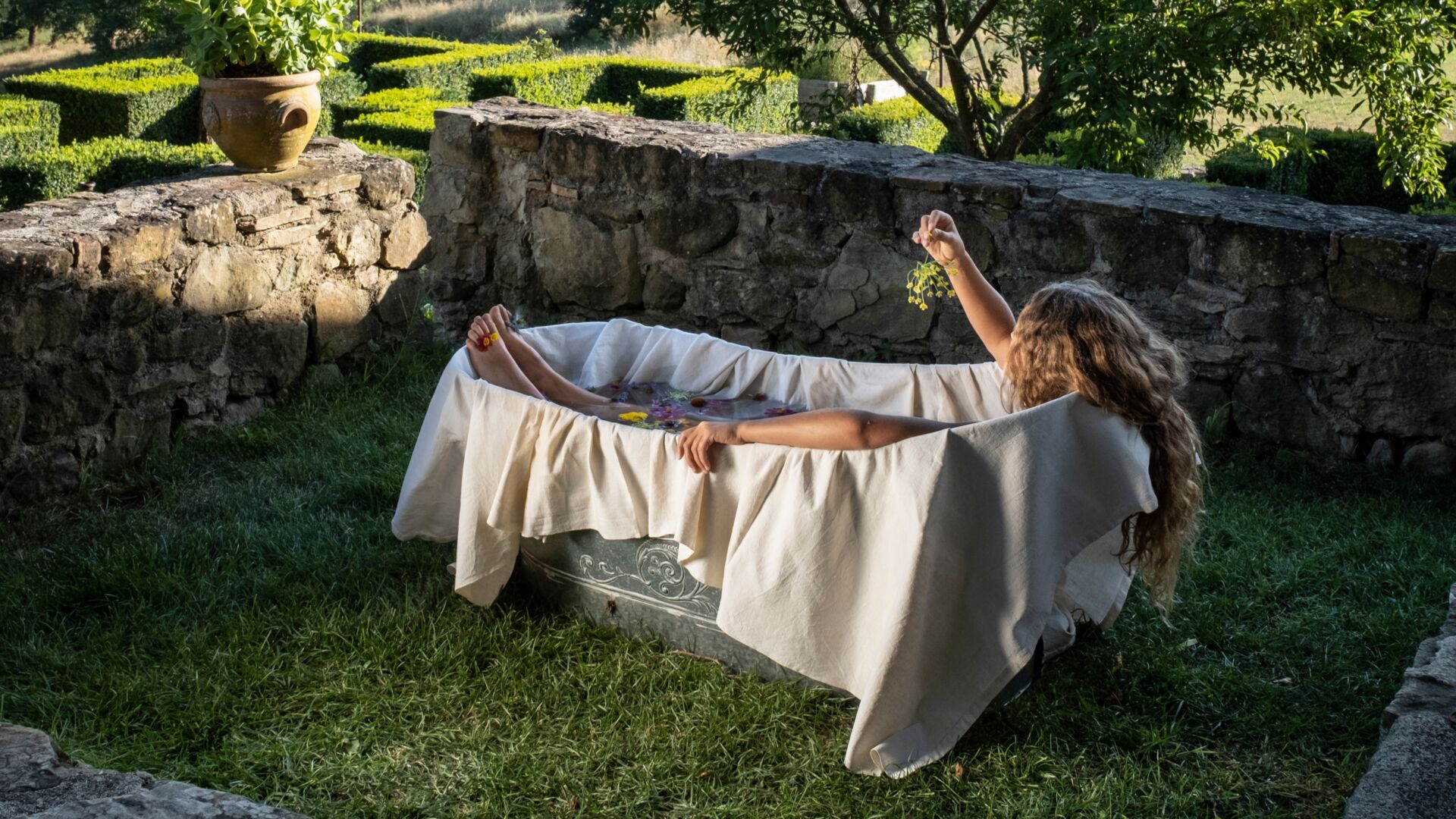 08 image media full beyond desktop