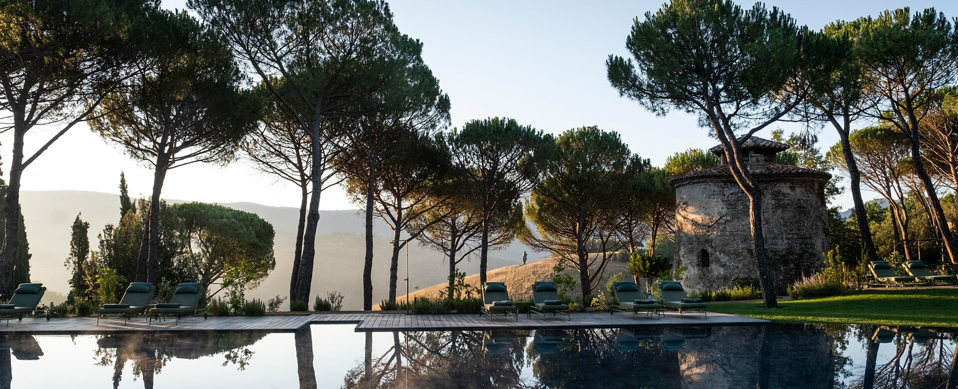 Magazine swimming pool landing