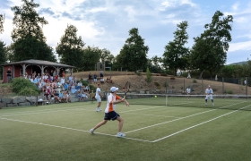 Landing tennis