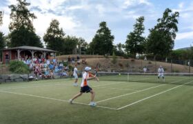 Landing tennis
