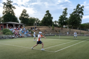 Landing tennis