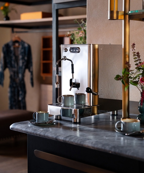 06 image text small coffee table desktop