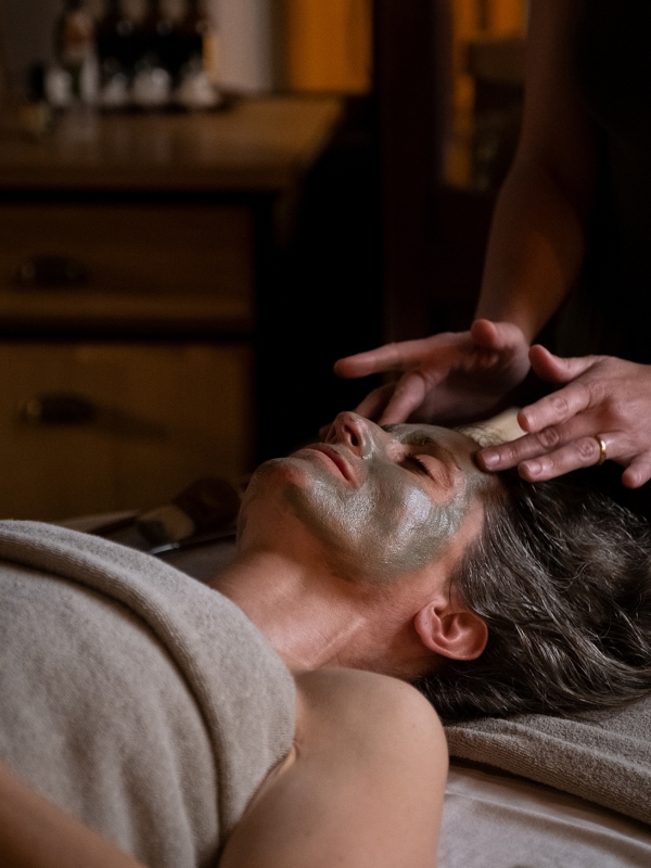 03 parallax media small bathhouse