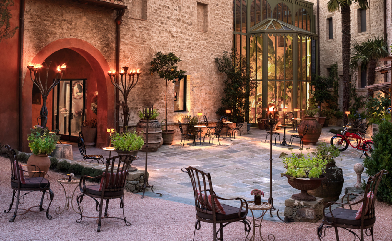 12 card carousel spazi courtyard